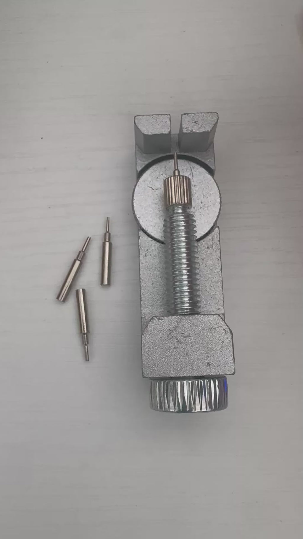 Watch Band Link Remover Tool Kit – Universal Metal Watch Bracelet Adjustment Tool with 3 Replacement Pins for Easy Watch Sizing